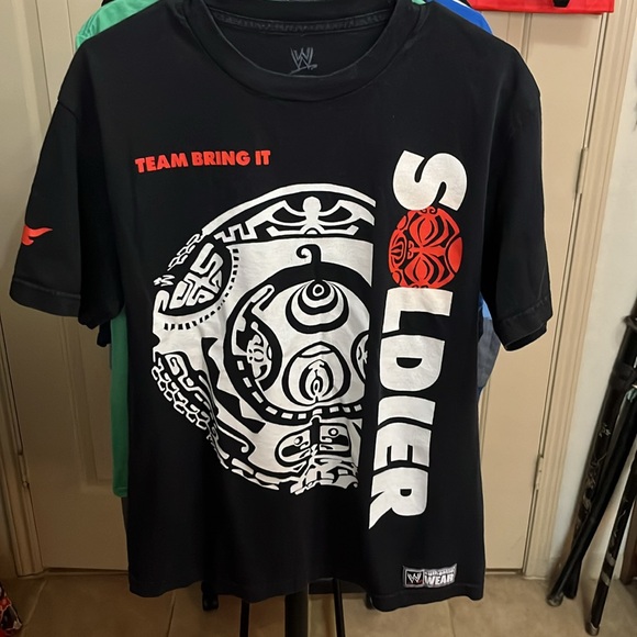 WWE The Rock Medium Shirt - Picture 3 of 7